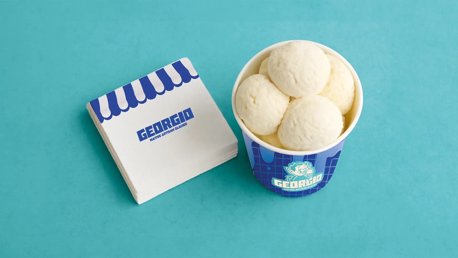 Maquette de rebranding pour la marque de glace Georgio, présentant un pot de glace et une boîte à emporter avec le nouveau logo et un design minimaliste.